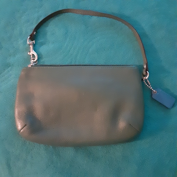 🦋 Coach leather wristlet NWOT - Picture 3 of 4